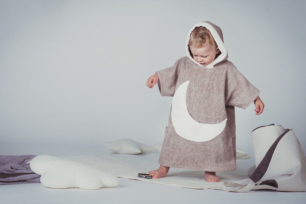 Hooded Bathrobe: A Handy Article to Cocoon Your Baby