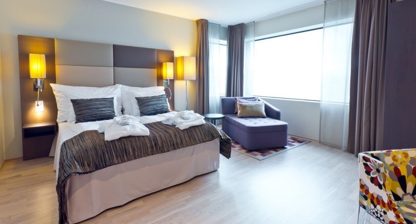 What Are The Benefits Of Choosing Smart Hotel Curtains?